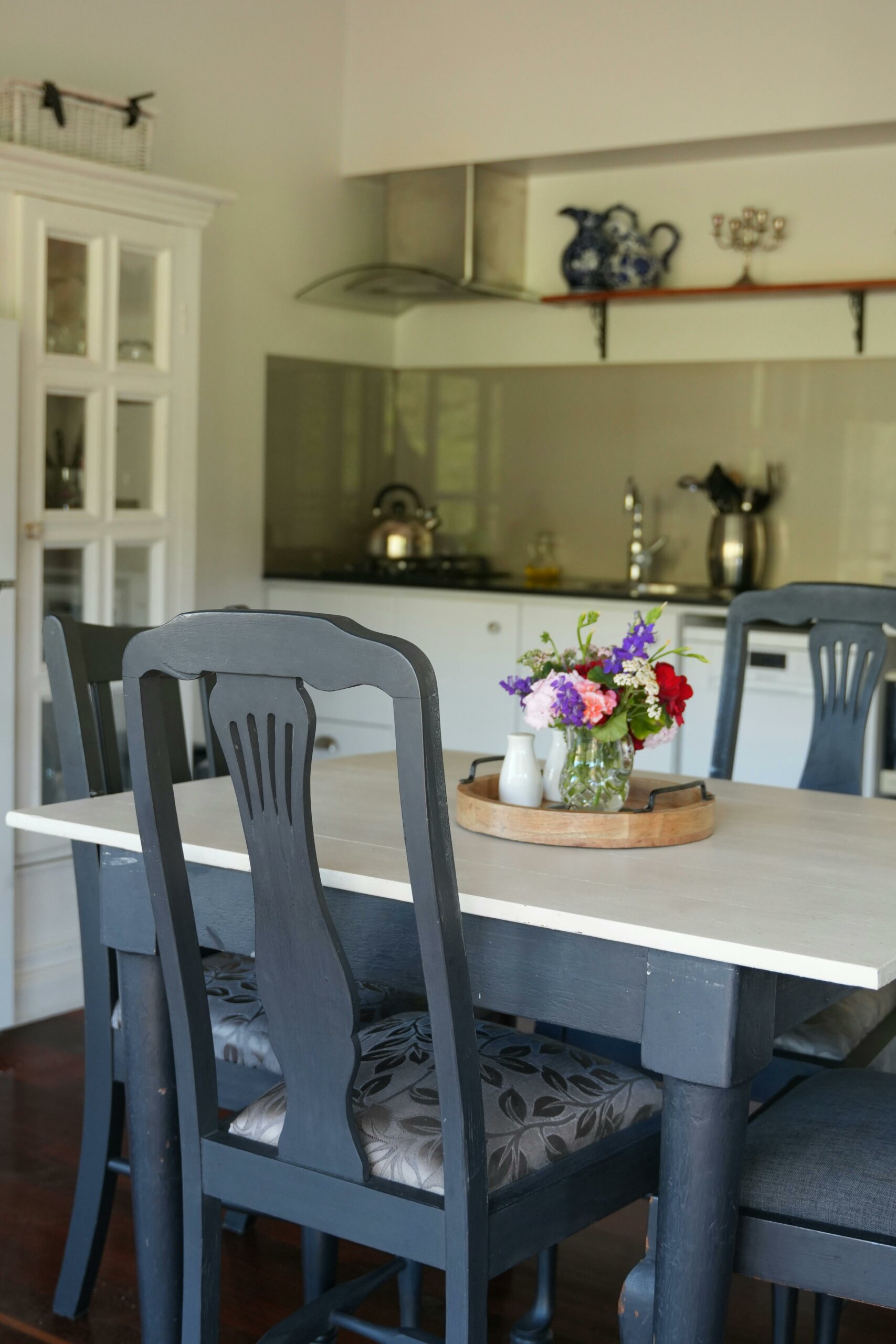 Open plan dinning area with Kitchenette