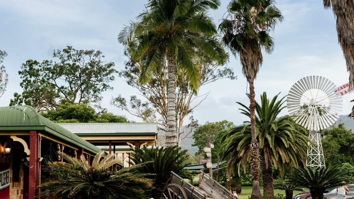 Tamborine pub in the paddock perfectly located to explore Scenic Rim. Bar Restaurant All Day 7 Days